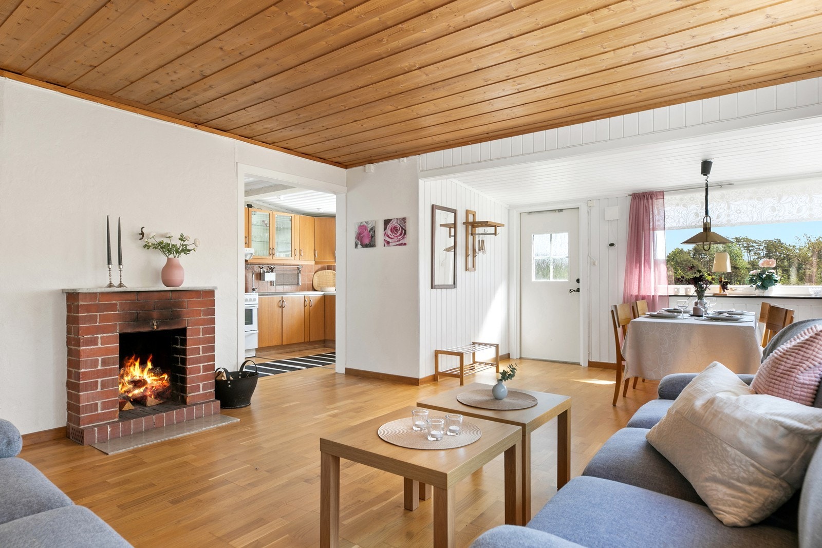 Sommerlig uttrykk i stue Galleribilde