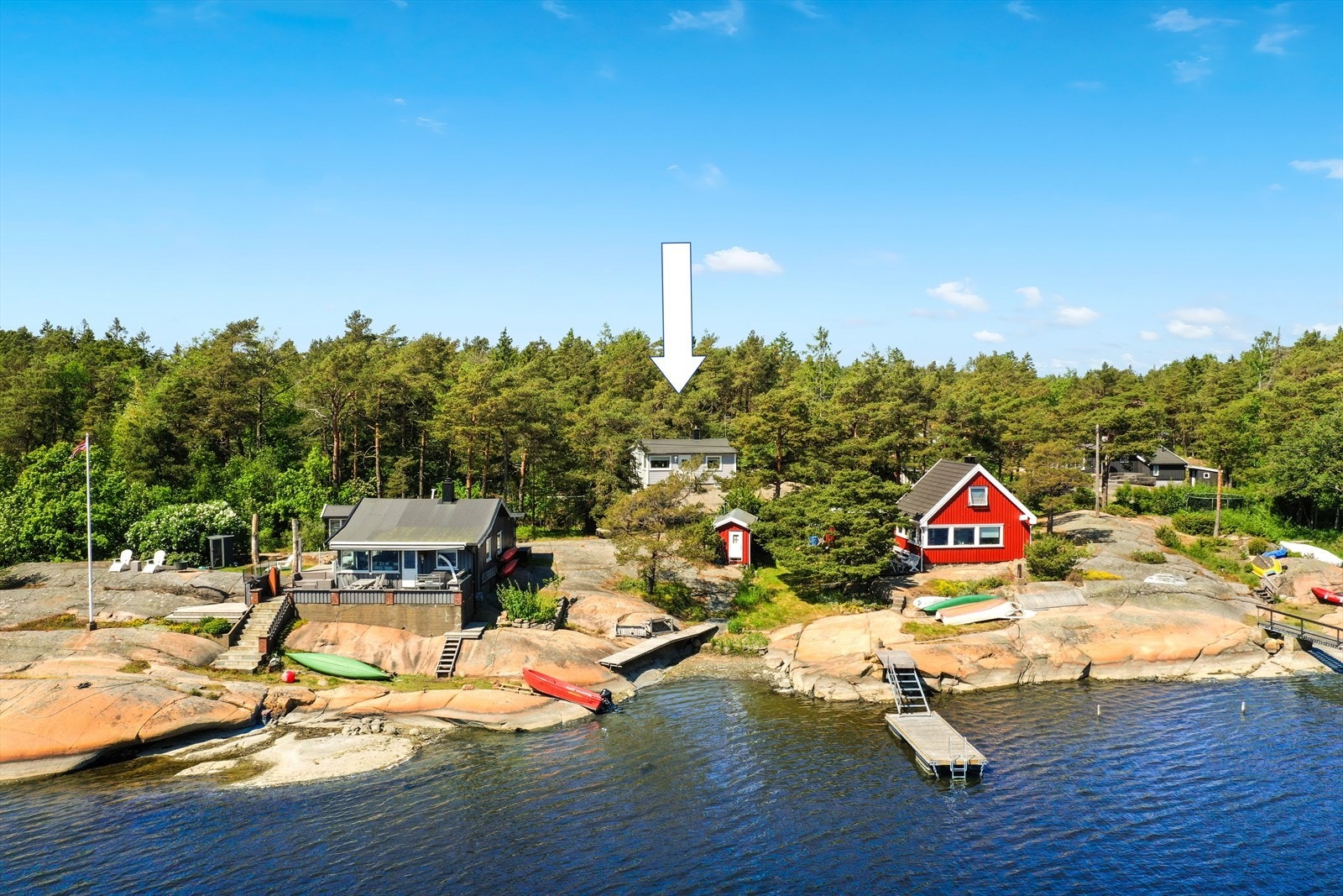 Sjarmerende hytte med båtplass - kun 30 m fra strandkanten på Kaholmen/Kråkerøy Galleribilde