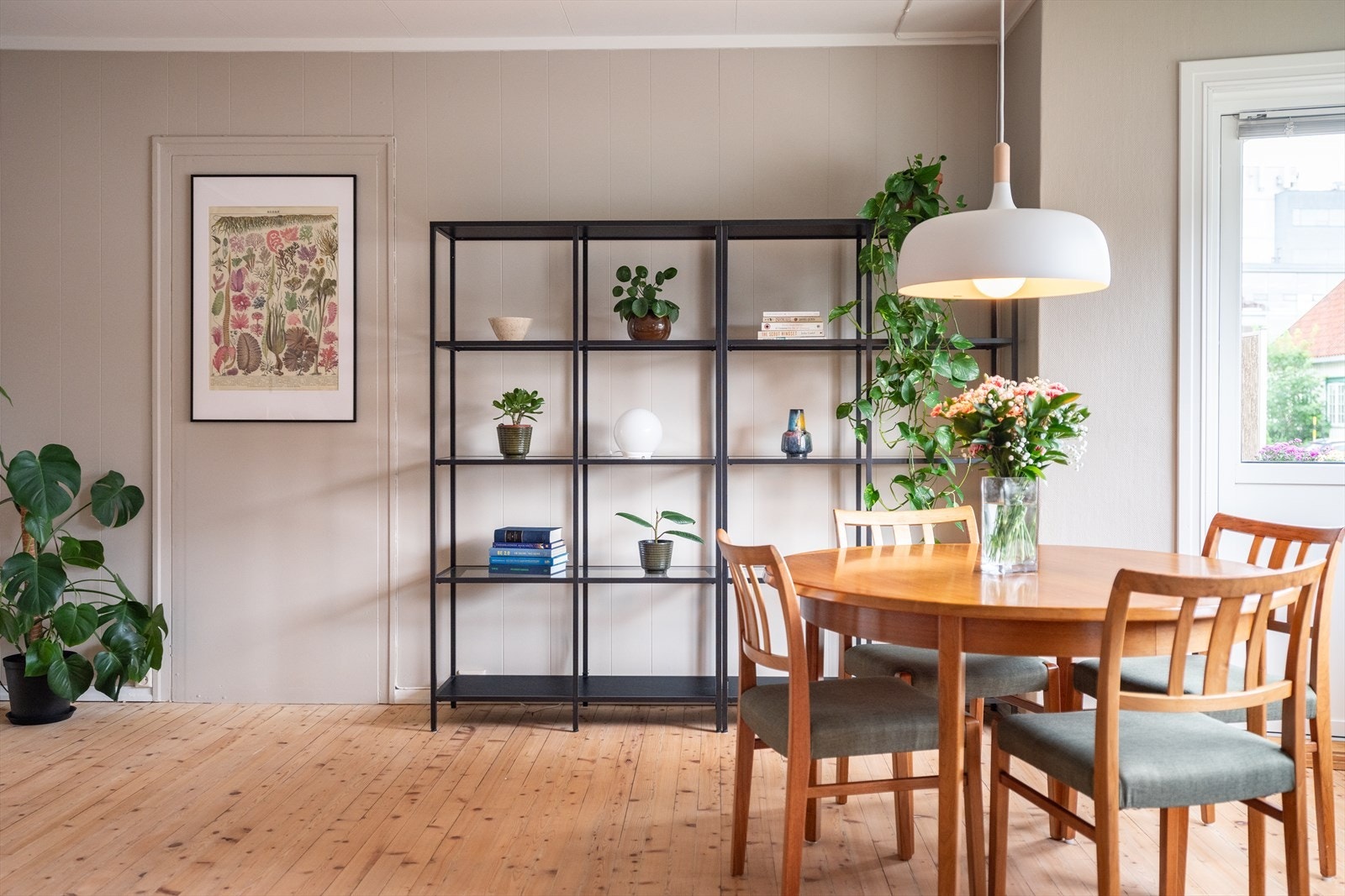 Leiligheten ligger i en tilbaketrukket gate og oppleves derfor som rolig. Galleribilde