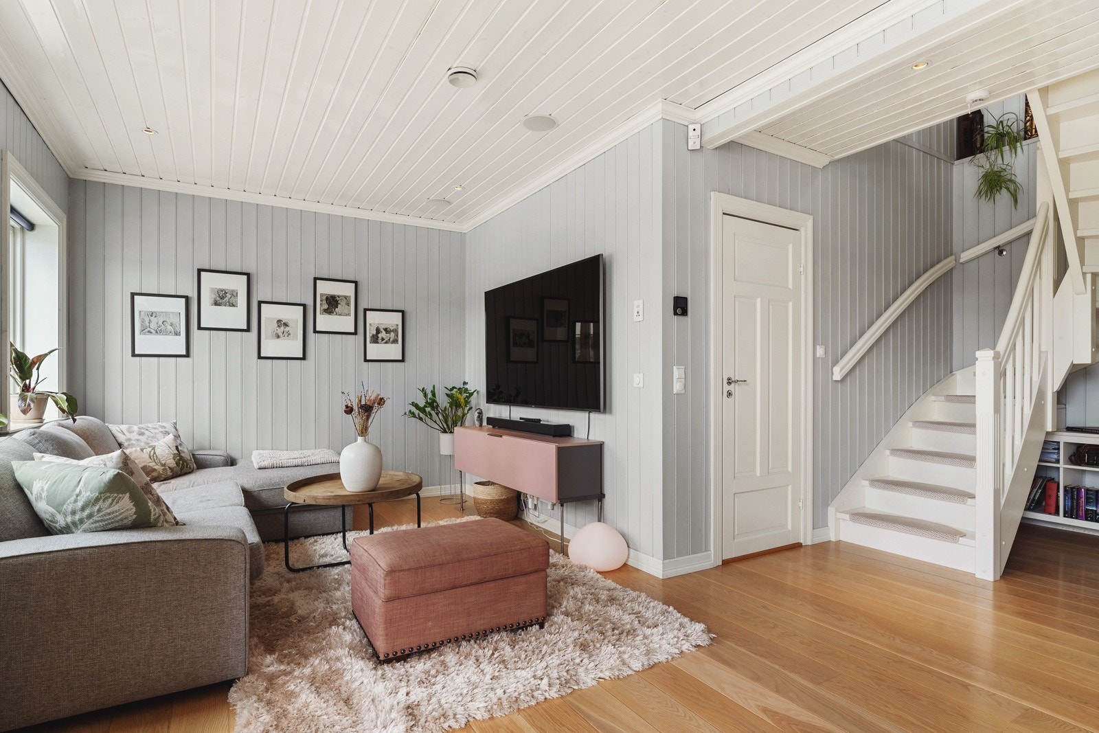 TV-stue underetasje Galleribilde