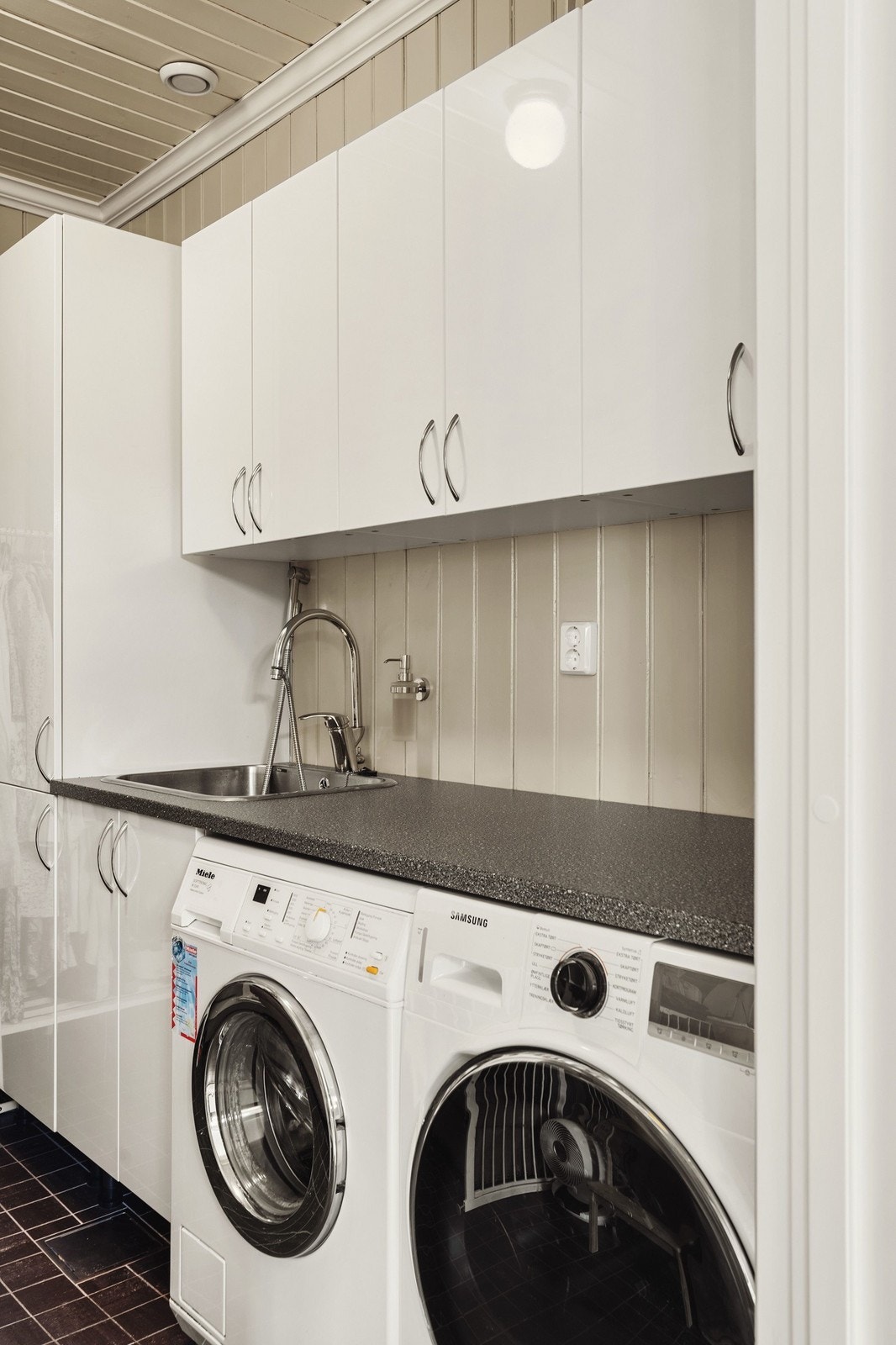 Vaskerom Galleribilde