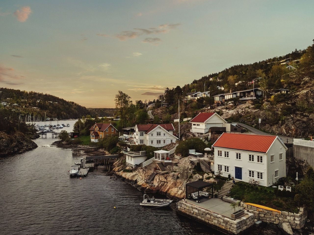 Strandeiendom med idyllisk beliggenhet Galleribilde