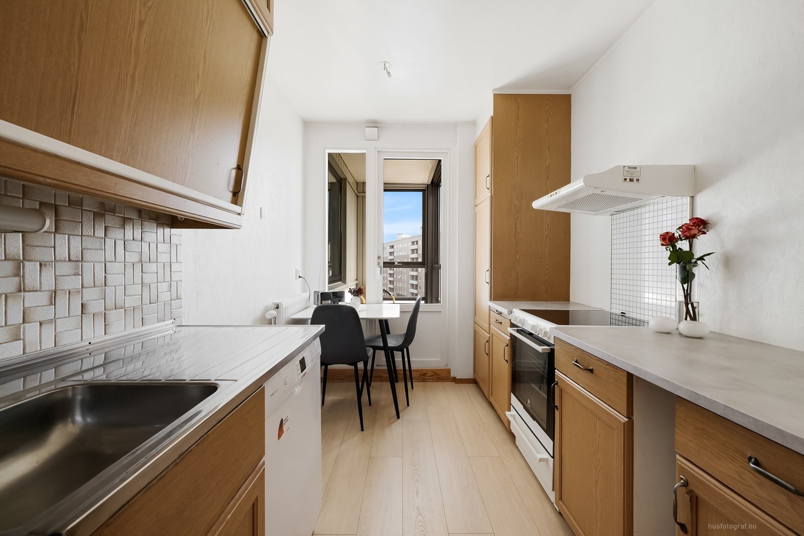 Kjøkkenet har utgang til egen balkong Galleribilde