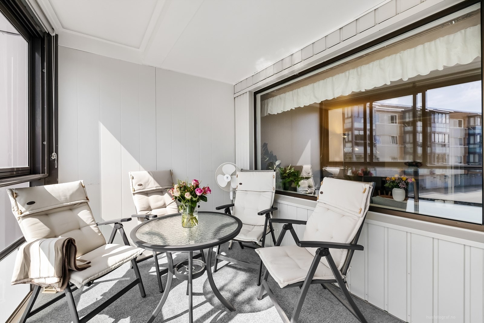 Innglasset balkong Galleribilde