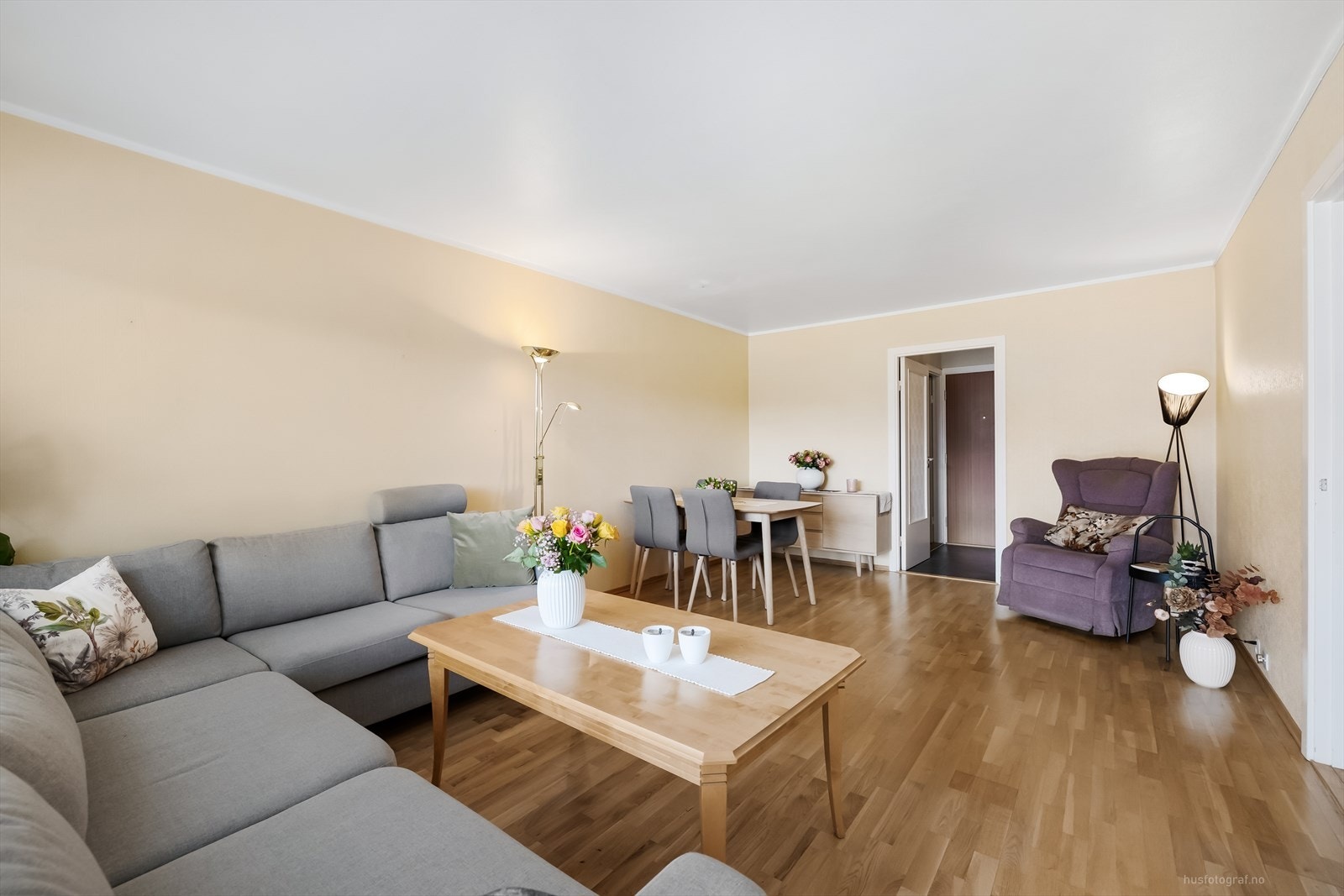 Stuen er av god størrelse Galleribilde