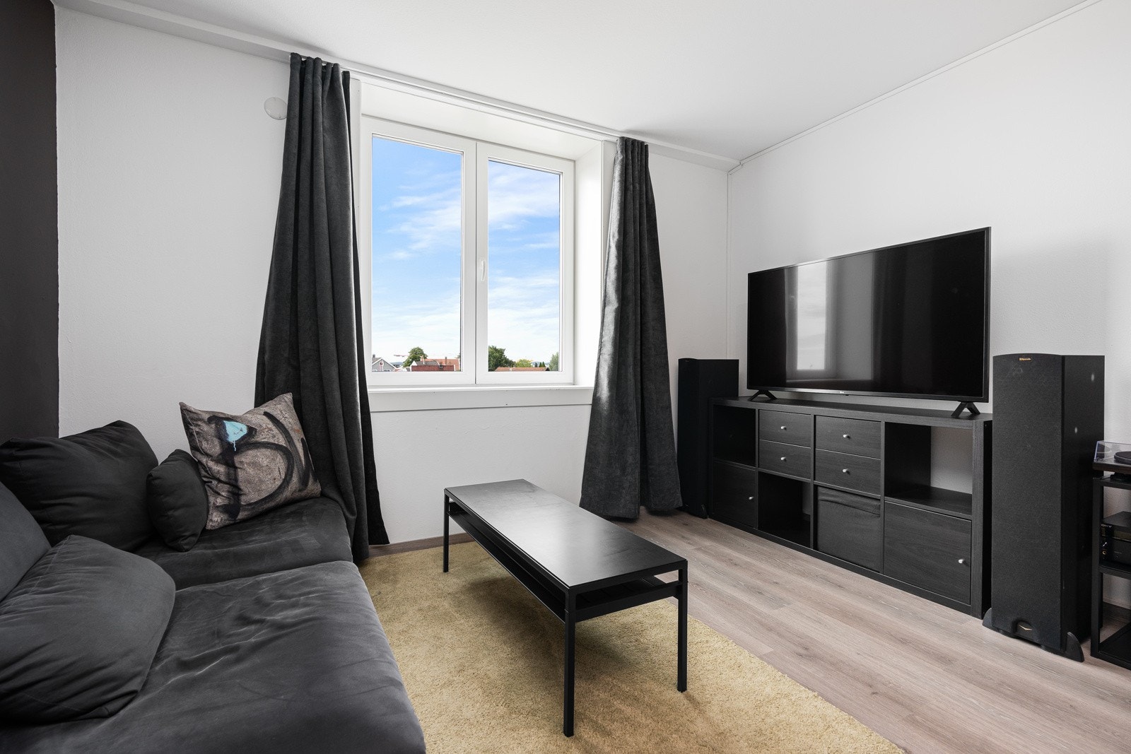 I vinduet har en sol fra morgen til kveld Galleribilde