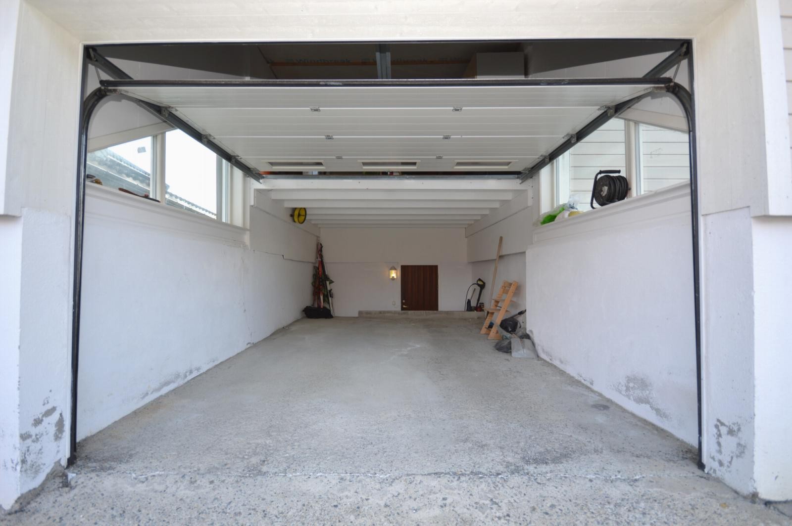 Garasje, adgang til kjellerleilighet Galleribilde