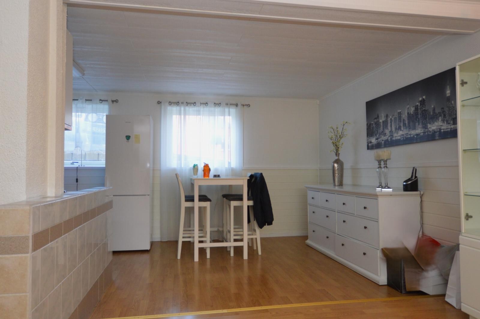Kjellerleilighet, spisestue Galleribilde