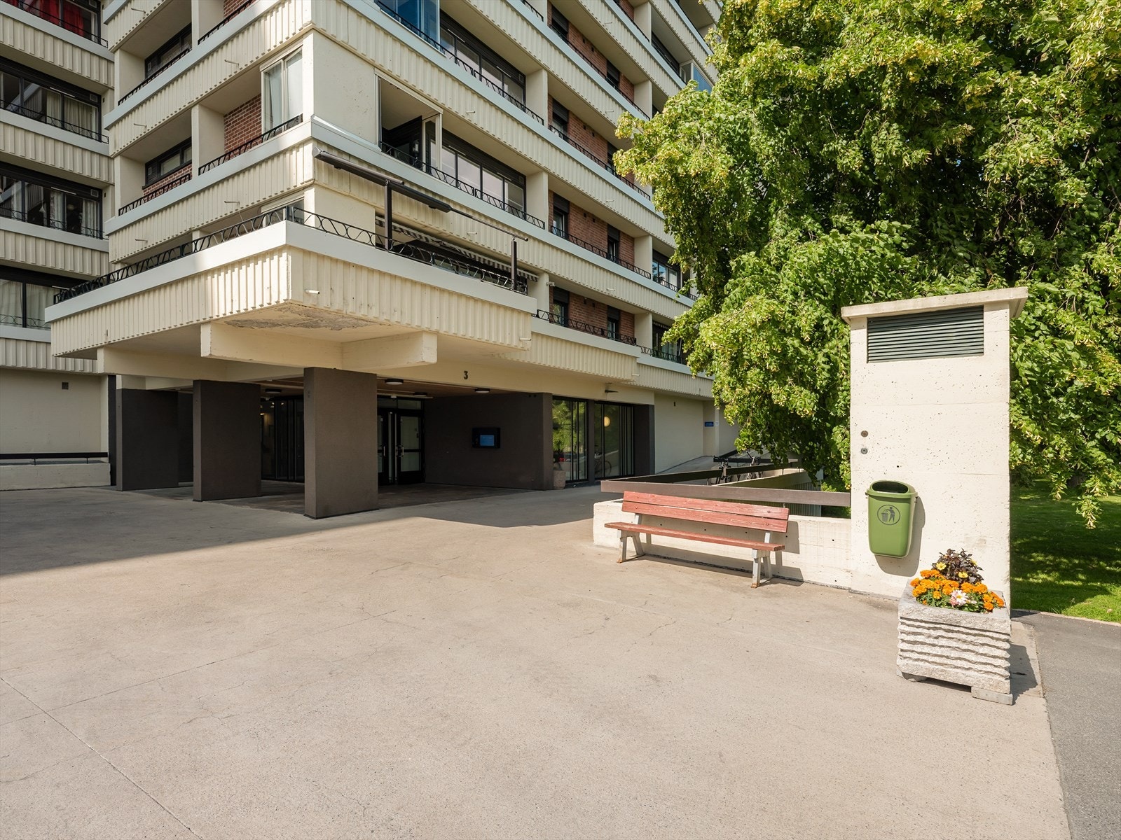 Inngangsparti Nåkkves Vei 3. Galleribilde
