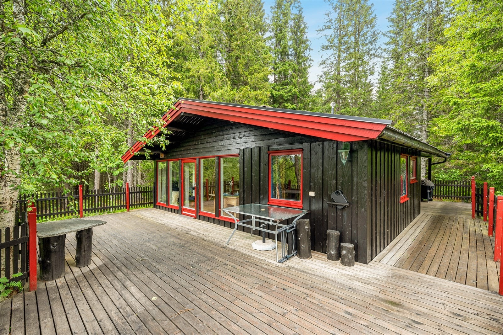 Bilvei helt frem og parkering på egen tomt. Galleribilde
