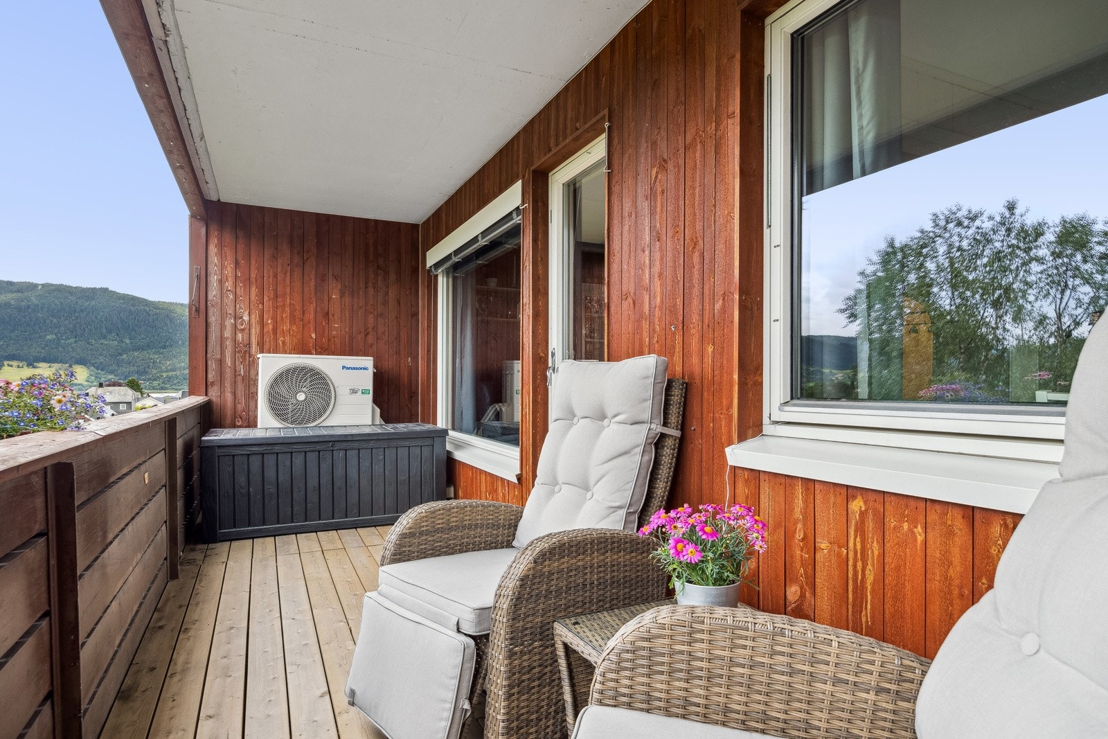 Balkongen er den perfekte plassen å avslutte kvelden, gjerne med noe godt i glasset. Galleribilde