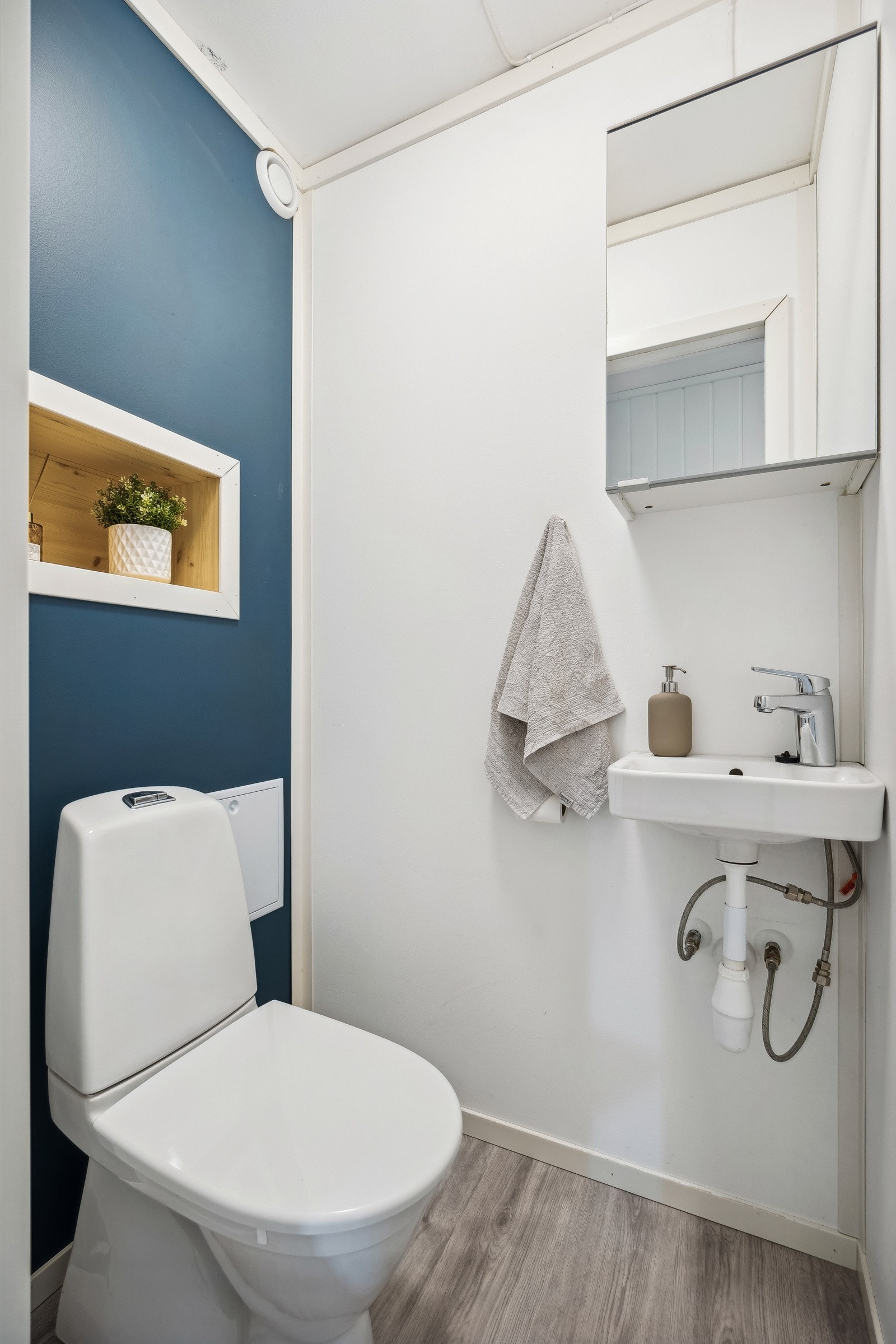 Praktisk separat toalettrom. Galleribilde