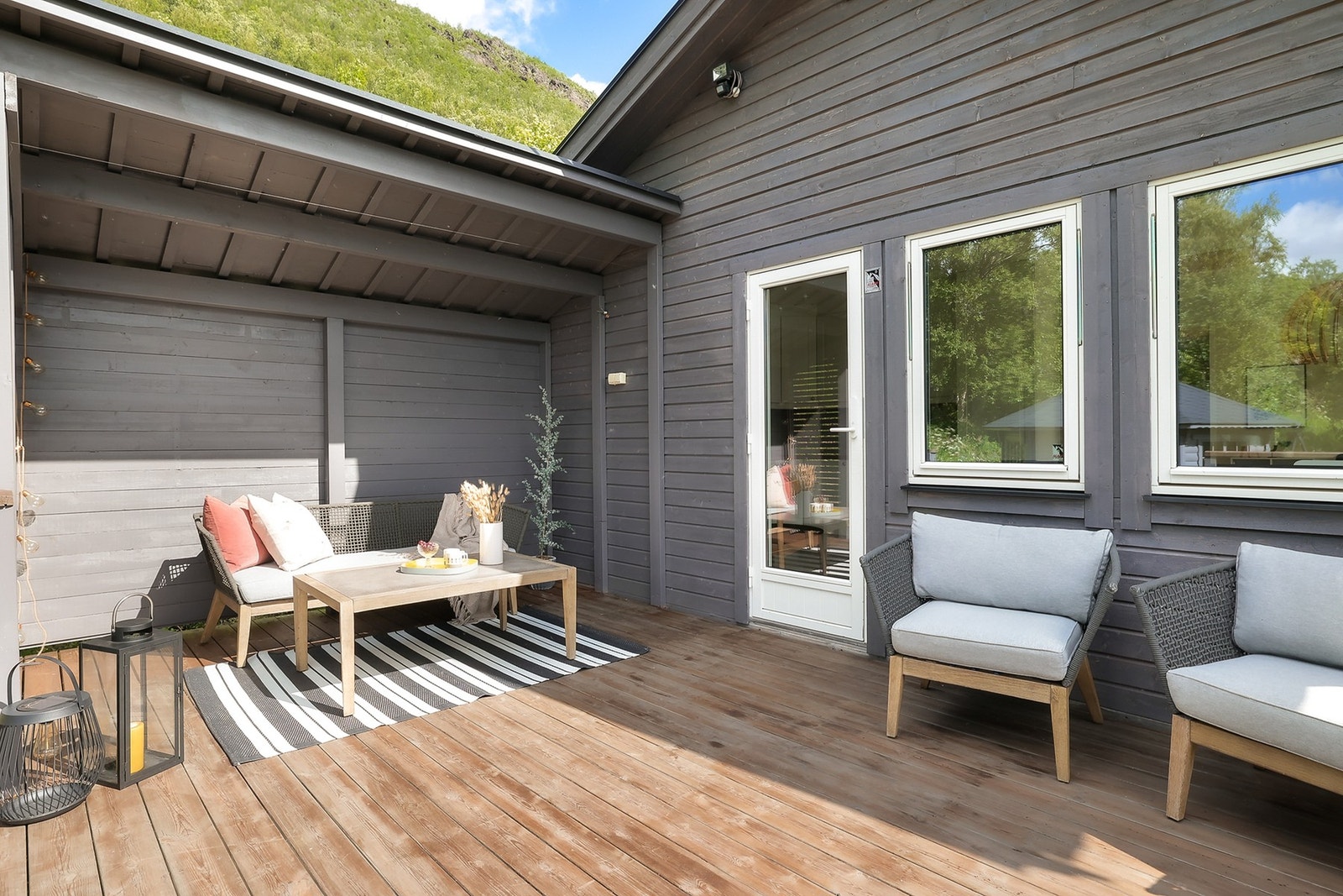 Gapahuk på terrassen som er bygget i 2023 Galleribilde