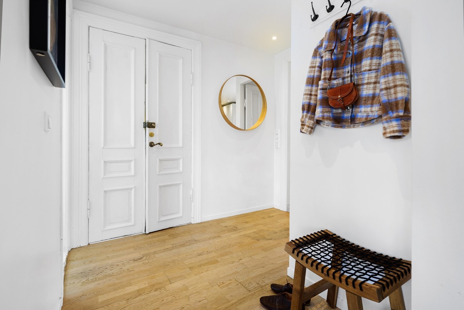 Åpent og luftig entré. Galleribilde