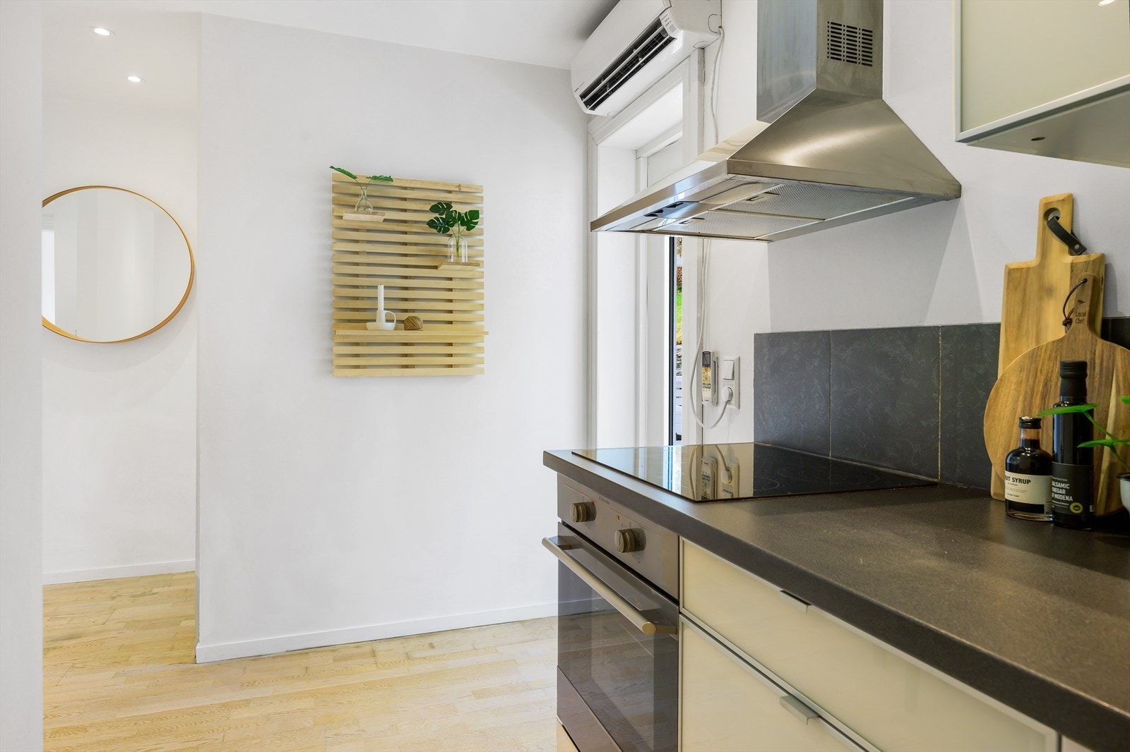 Alle hvitevarer på kjøkken medfølger i handelen. Galleribilde