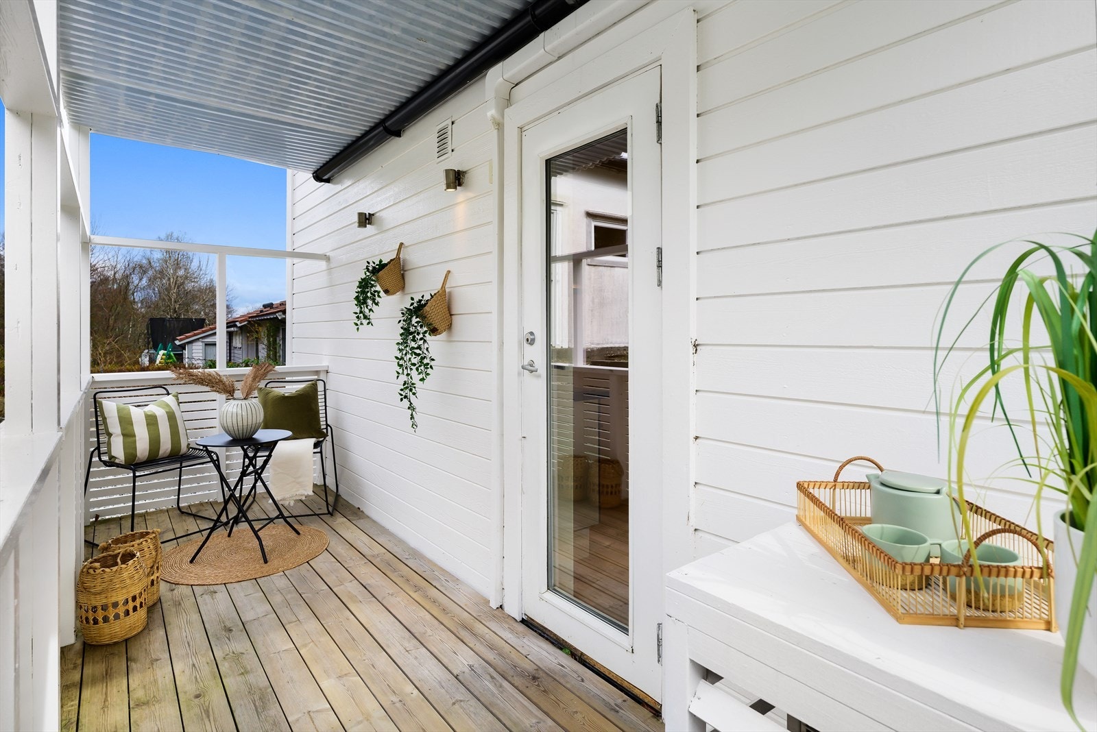 Koselig altan med dør ut ifra kjøkken. Galleribilde