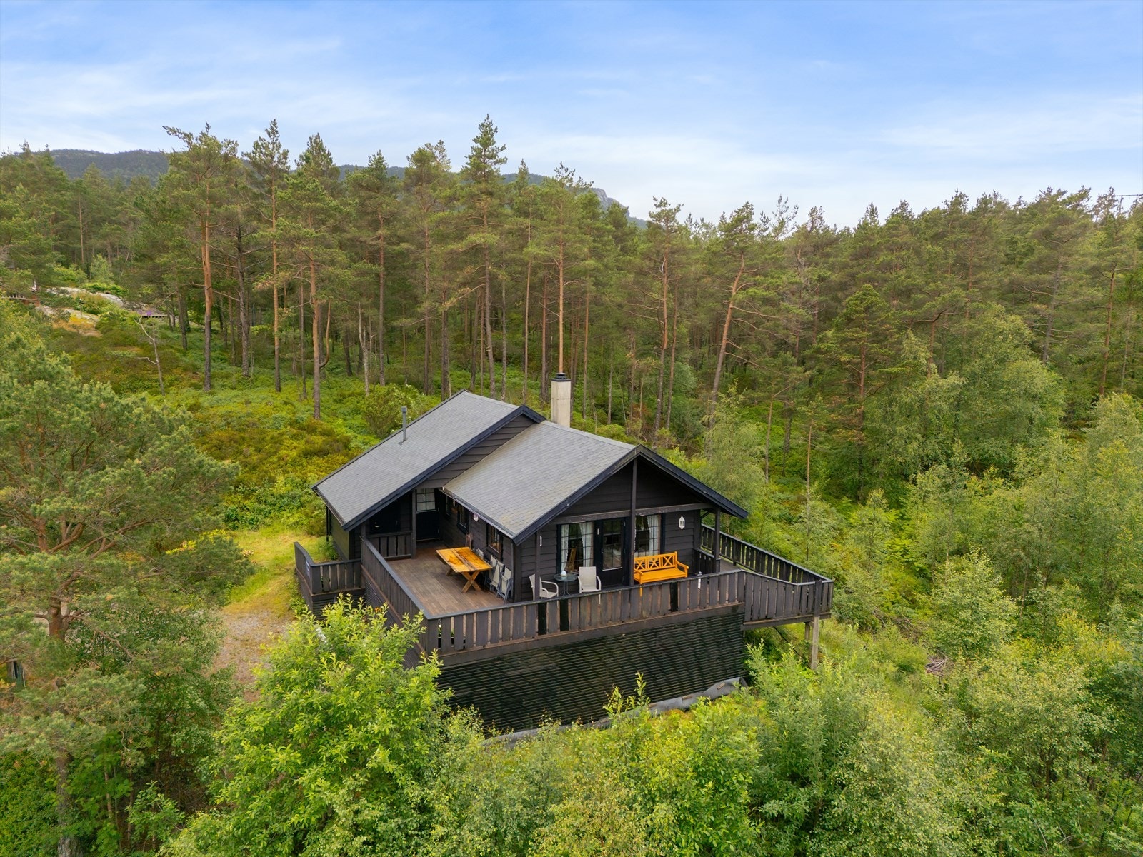 Velkommen til Høyvik og Høyvikdalen 20 - En kjekk hytte med flott utsikt og båtplass. Galleribilde