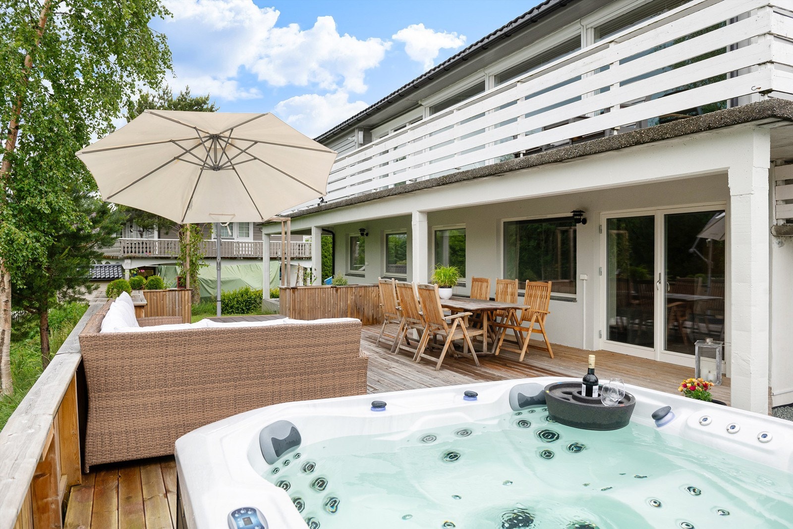 Stor og flott markterrasse mot syd Galleribilde