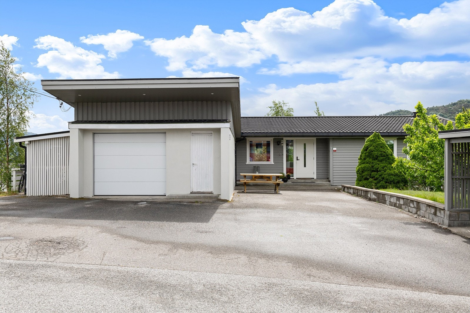 Krogsveen Sunnmøre v/Daglig leder/Eiendomsmegler Preben Willmann har gleden av å presentere flott tiltalende enebolig med god planløsning i attraktivt boligområde på Vegsund Galleribilde