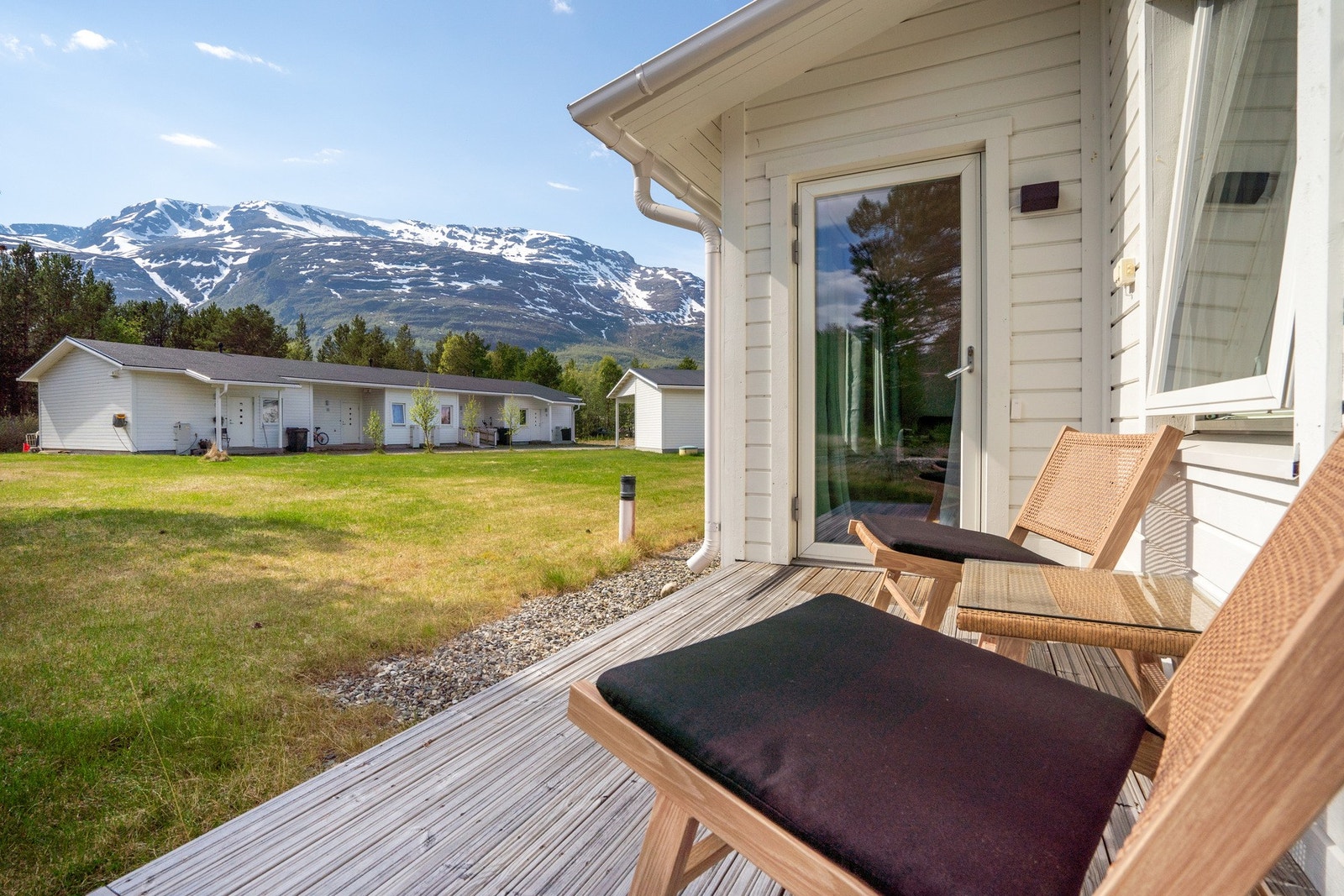 koselig uteplass med gode solforhold. Galleribilde