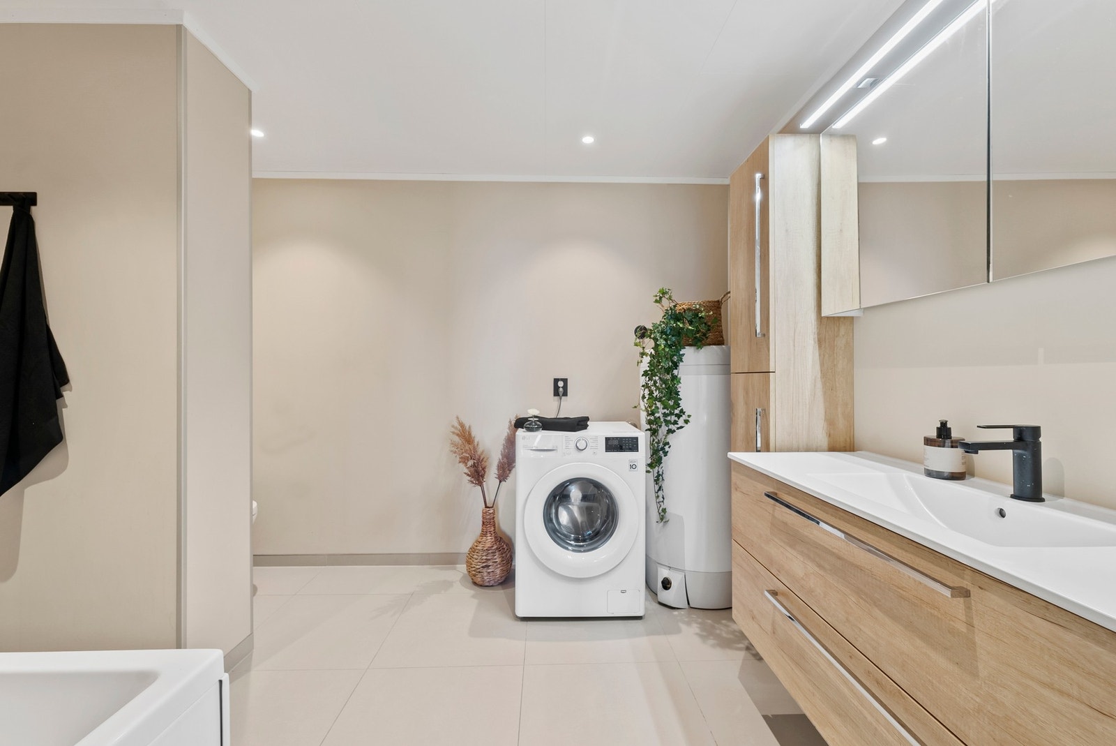 Badet ble totalrenovert i 2021 i regi av Haaland Nord AS. Galleribilde