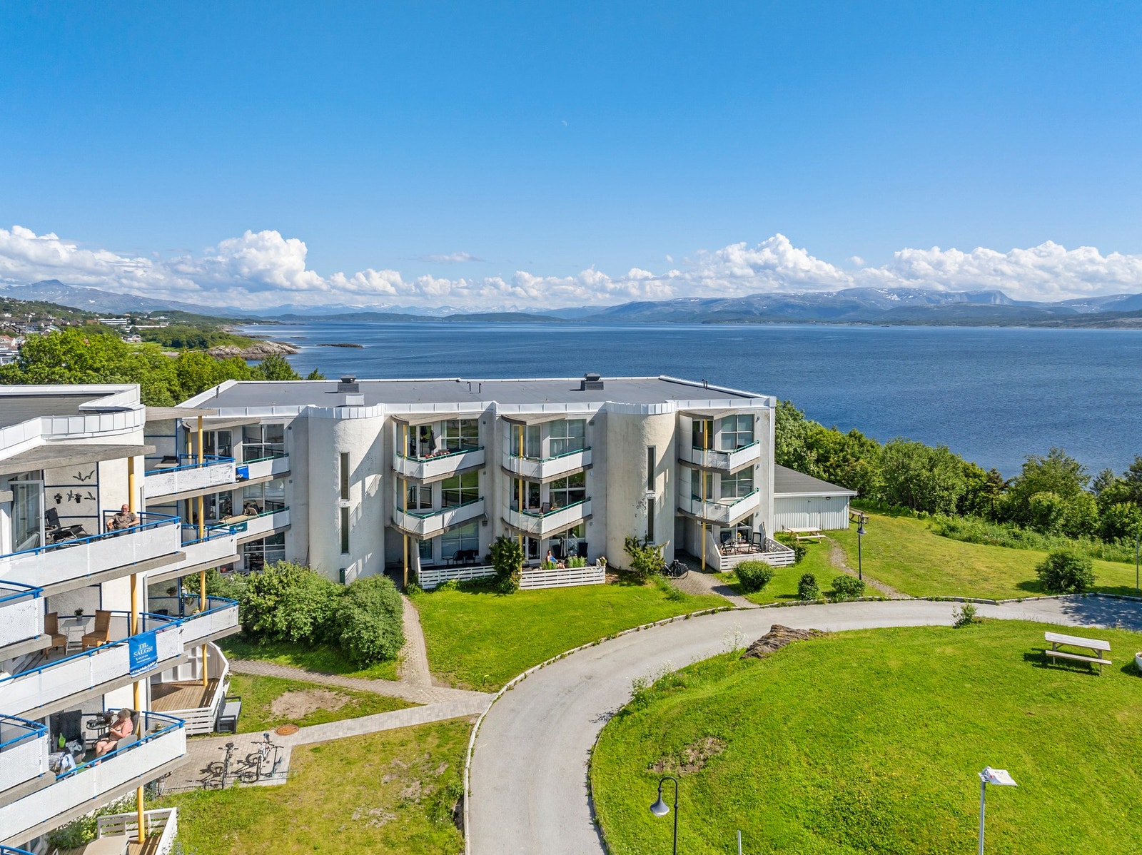 Velkommen til Ankerveien 9 - en innbydende 4-roms toppleilighet på hele 111 kvm. Galleribilde