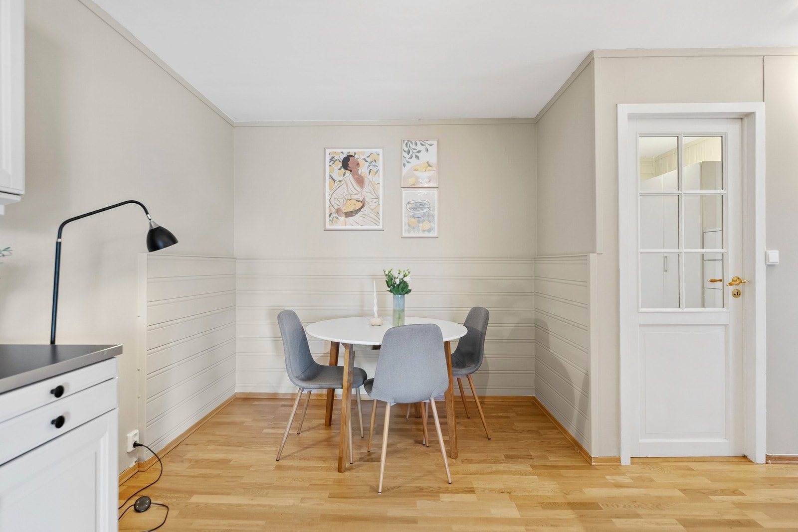 Her har du god plass til en spisegruppe, eller større innredning ved ønske. Galleribilde