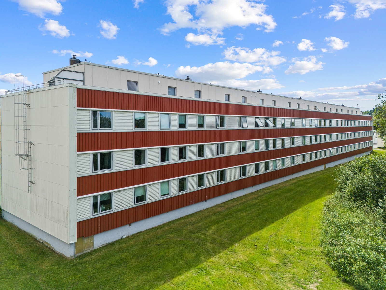 Selsbakkhøgda borettslag er et veldrevet borettslag med god luft mellom blokkene, store grøntareal og lekeplass. Galleribilde