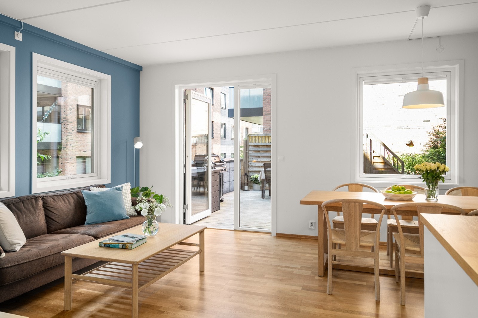 Stuen har utgang til terrasse på ca. 30 kvm. Galleribilde