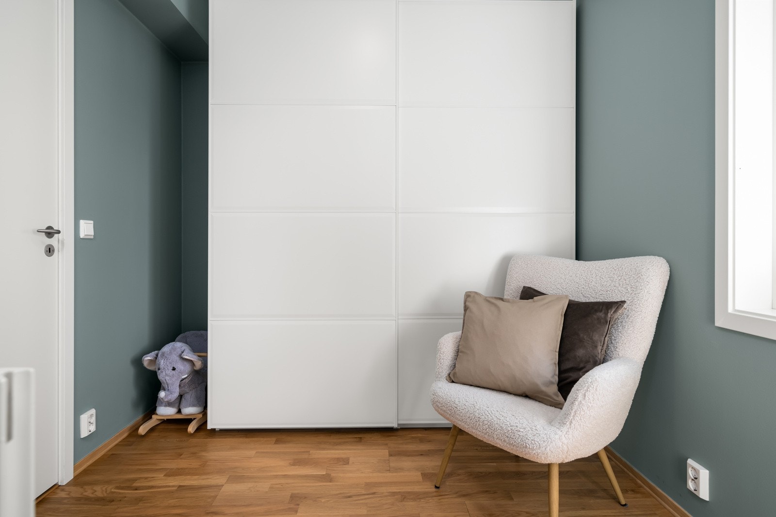 Soverom 3 har stor skyvedørsgarderobe. Galleribilde