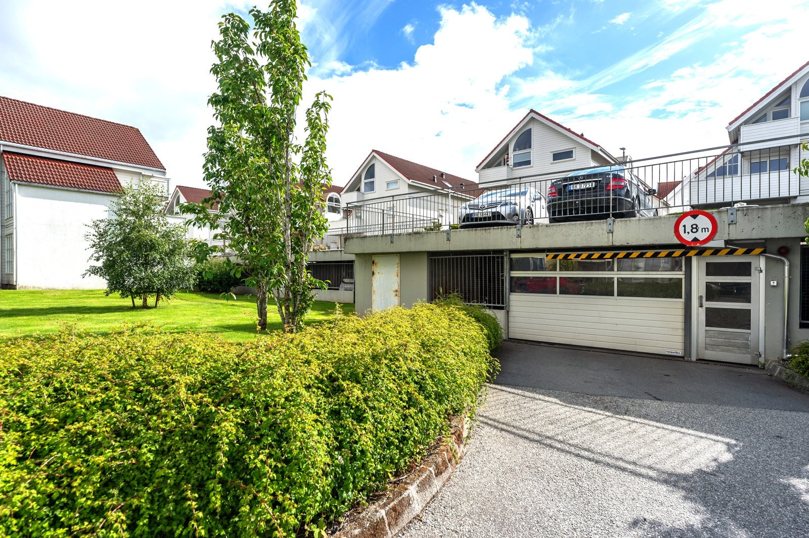 Fast parkering i garasjeanlegg med mulighet for el-bil lader Galleribilde