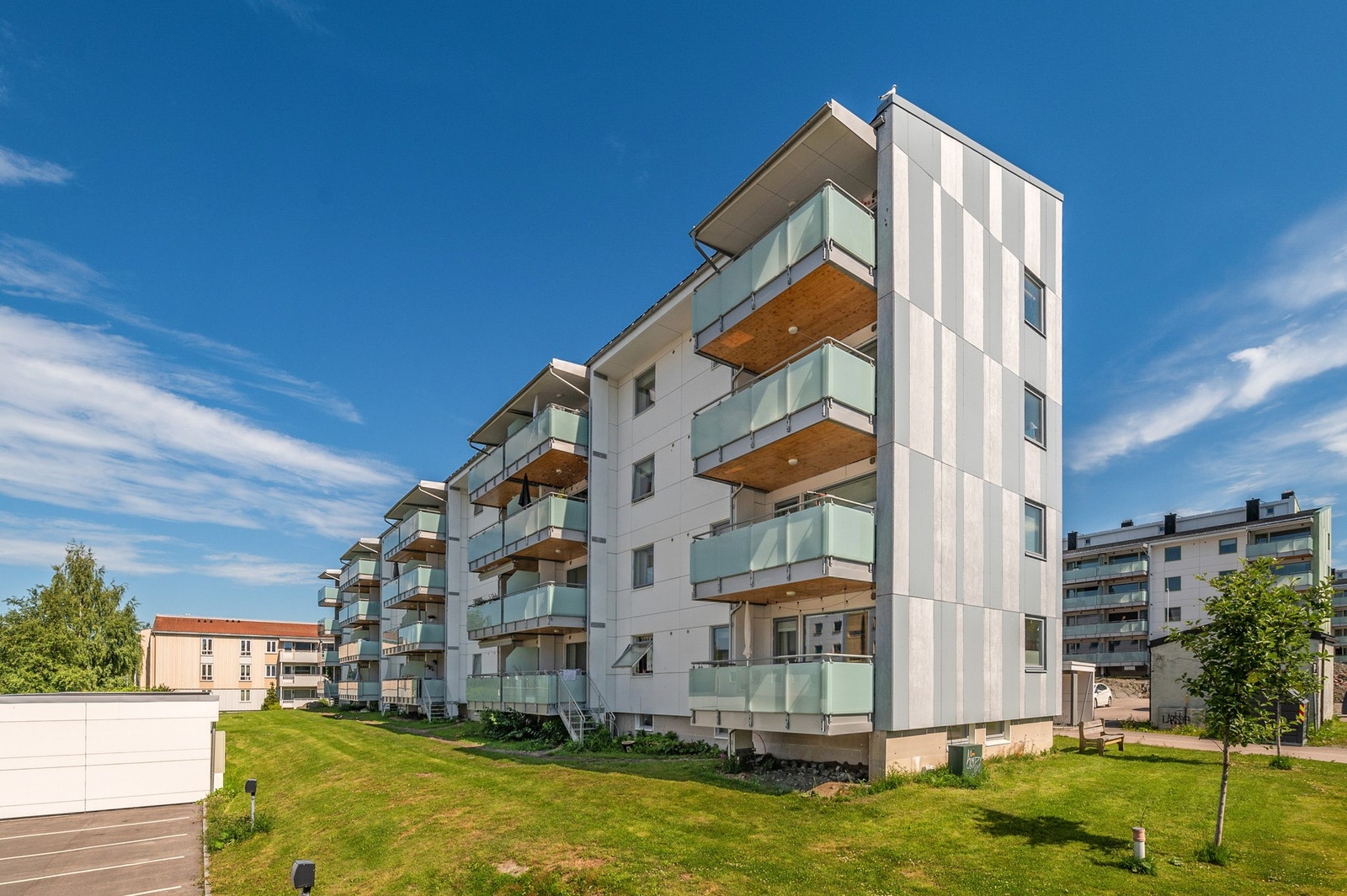 Borettslaget har gjennomgått en omfattende rehabilitering som gir blokken nybyggpreg med bla. ny fasade og balkonger, balansert ventilasjon. Galleribilde