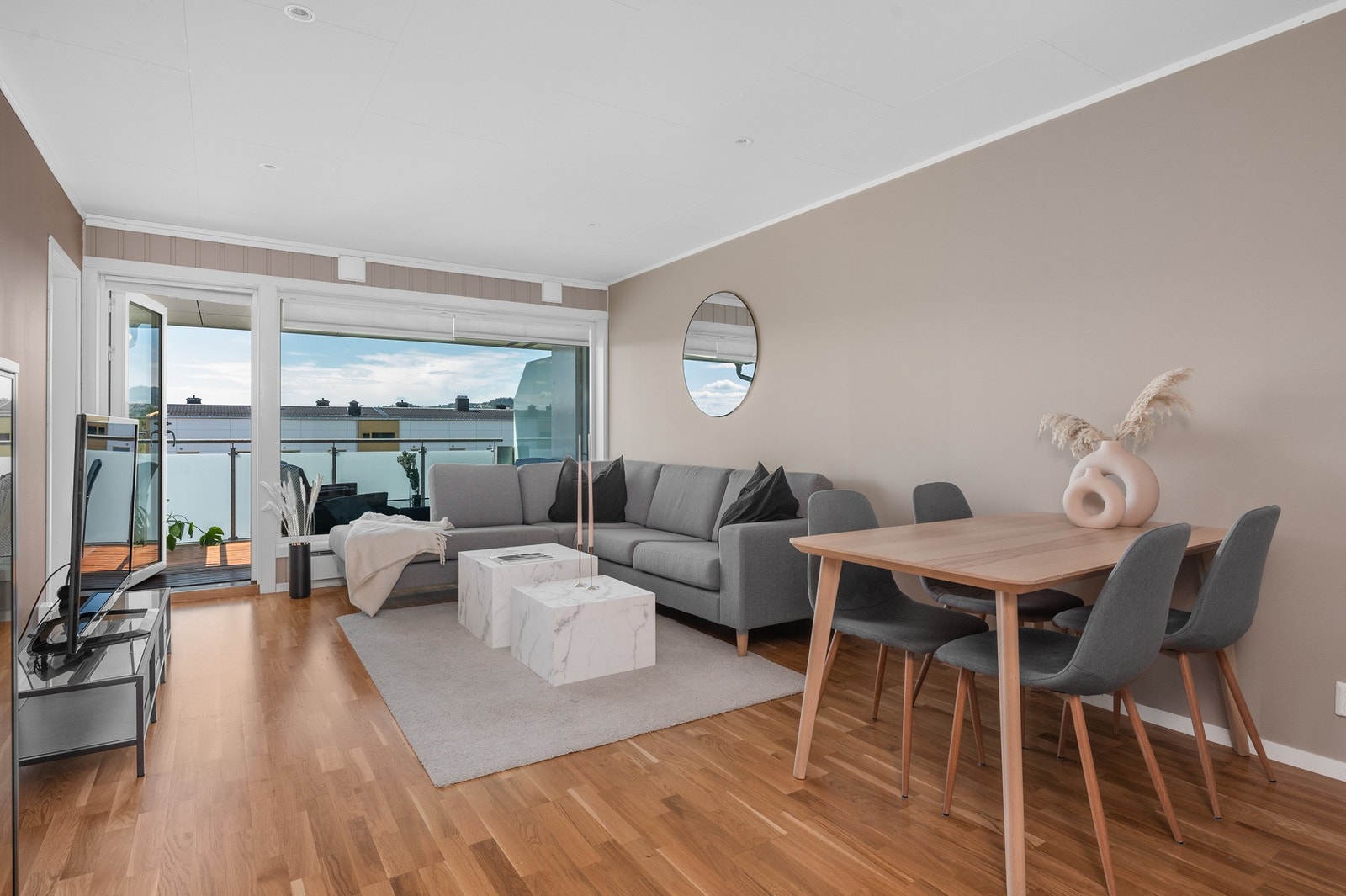 Flott stue med downlights i taket Galleribilde