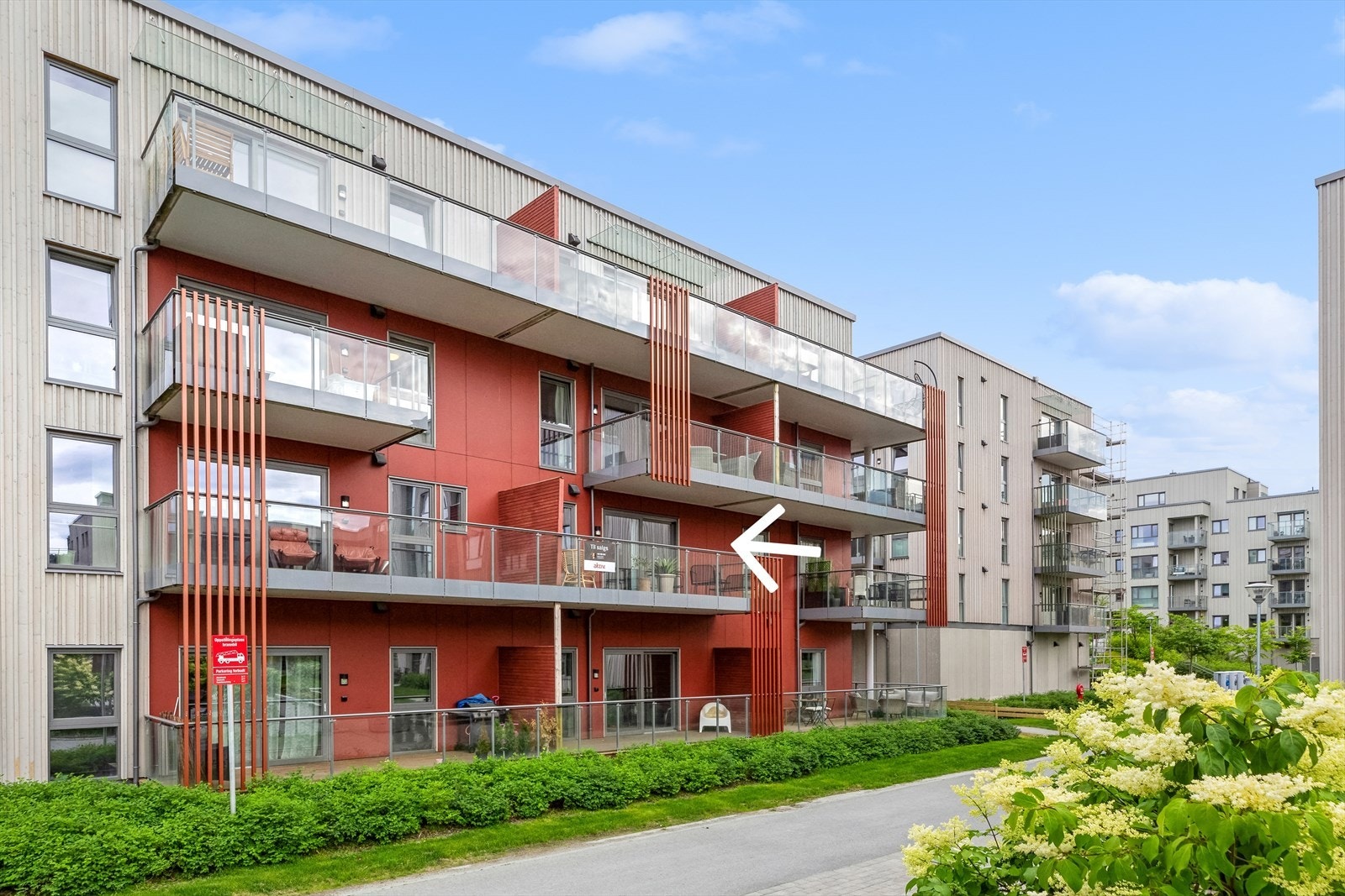 Leiligheten ligger i andre etasje og bygget har heis. Galleribilde