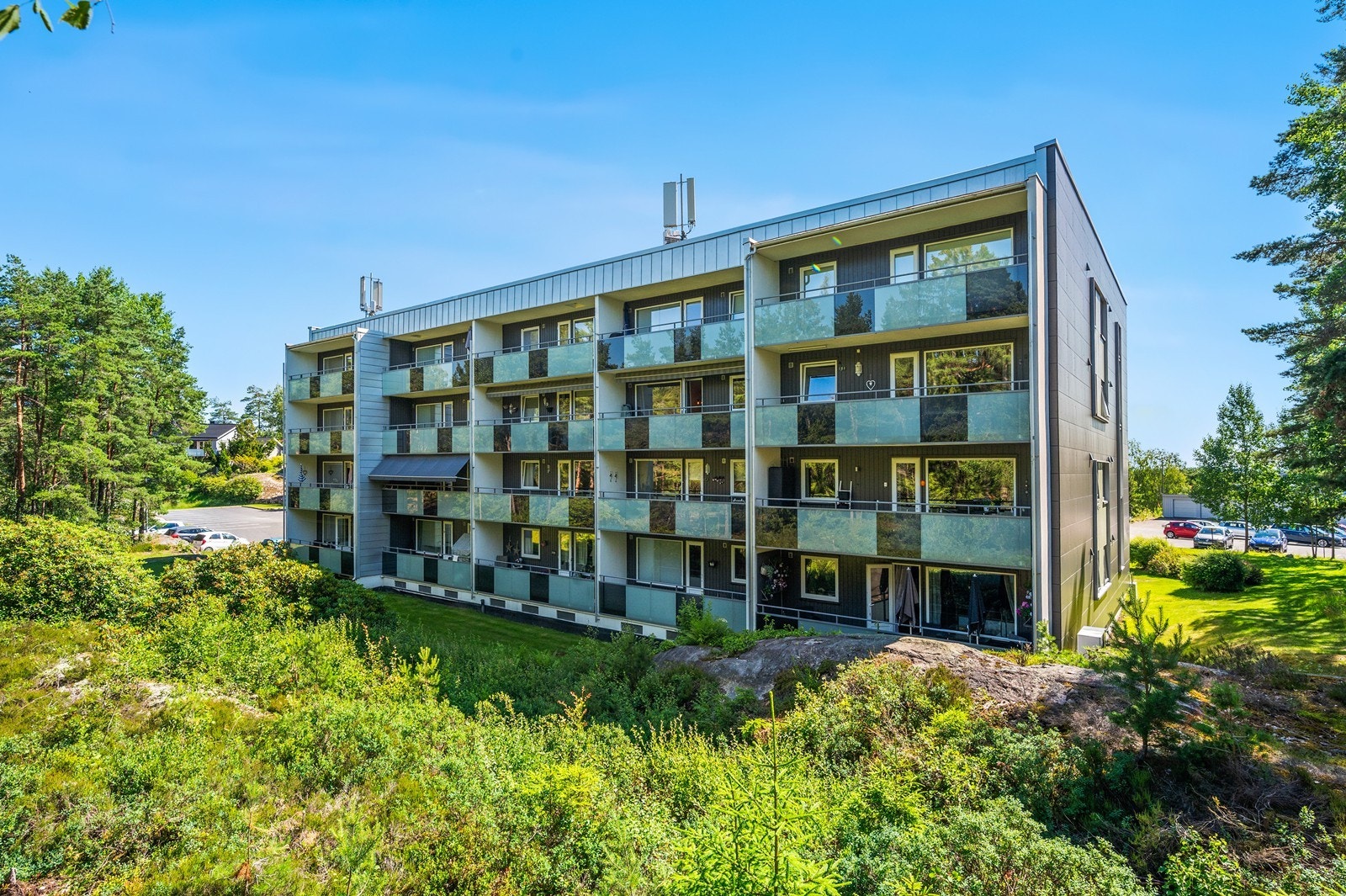 Det er egen vestvendt balkong til leiligheten Galleribilde