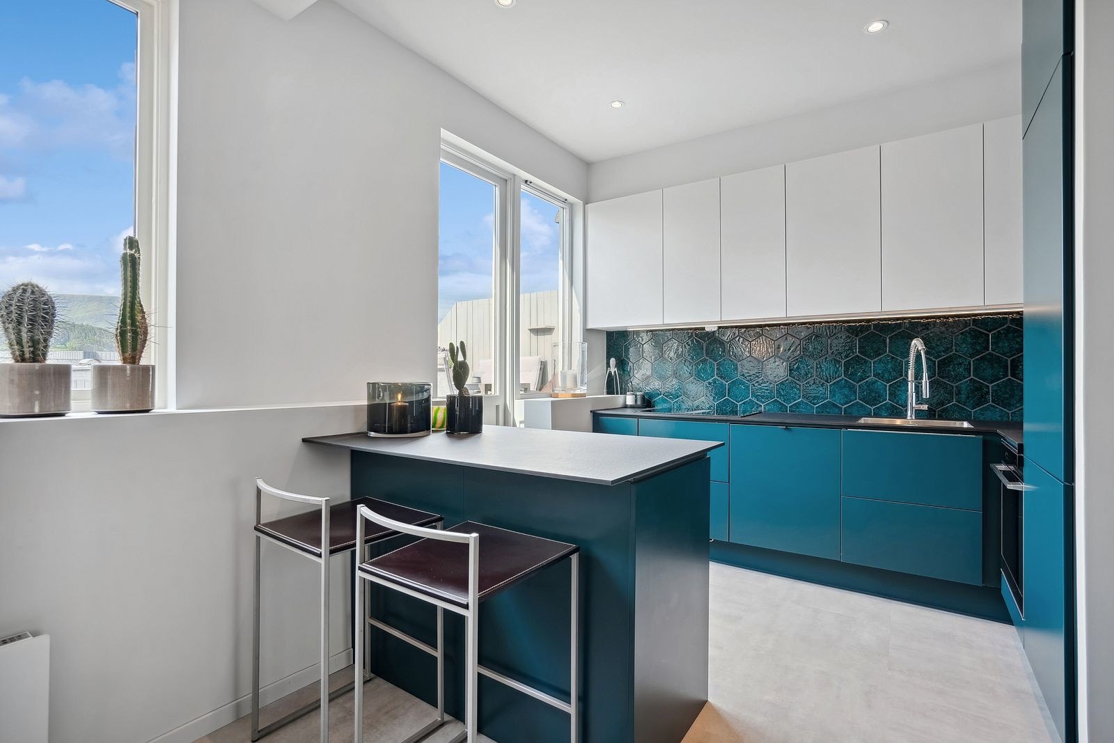 Tidsriktig fargevalg på innredning og overflater. Galleribilde