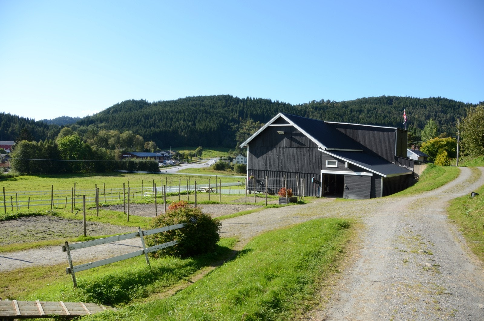 Fasade stall/ låve (38) Galleribilde