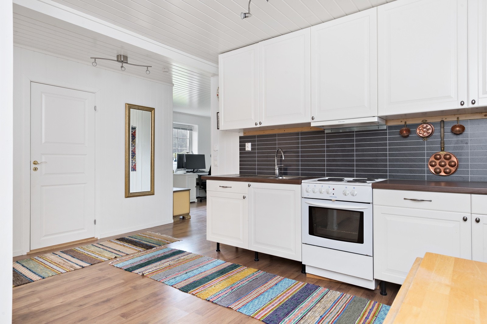 Kjøkken i sokkelleilighet Galleribilde