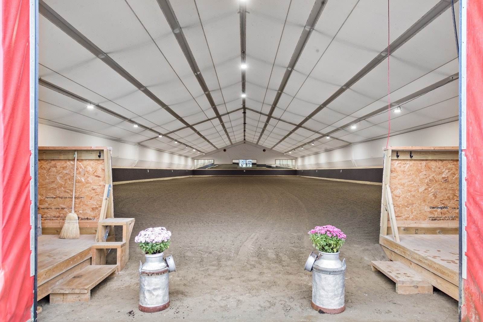 Flott ridehall oppført i 2018 Galleribilde