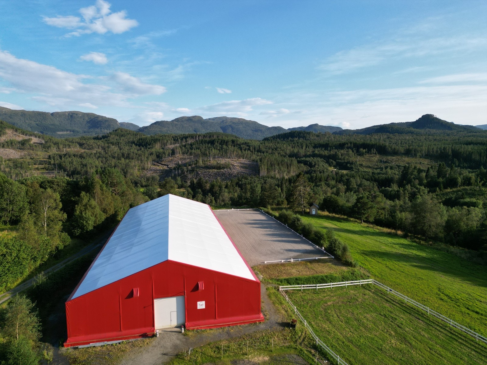 Ridehall på ca. 1625 kvm. Galleribilde