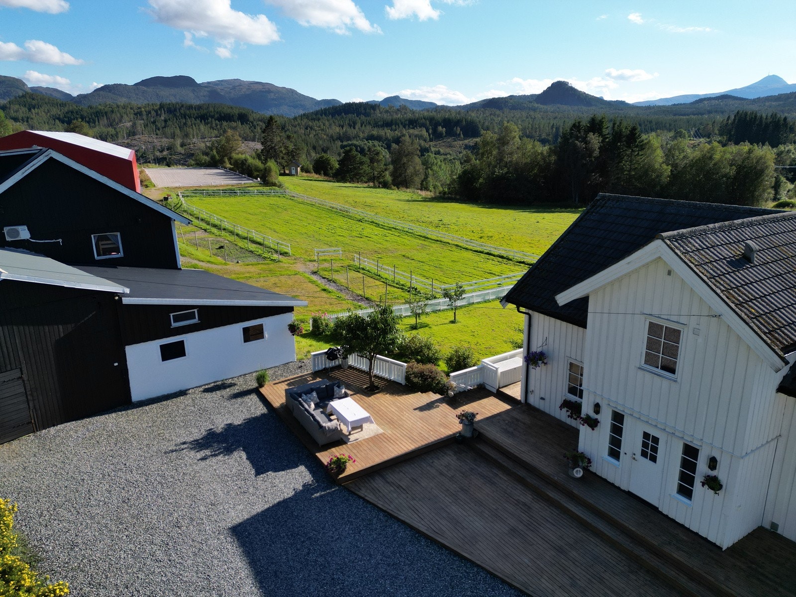 Opparbeidet utleplass på nordsiden av boligen Galleribilde