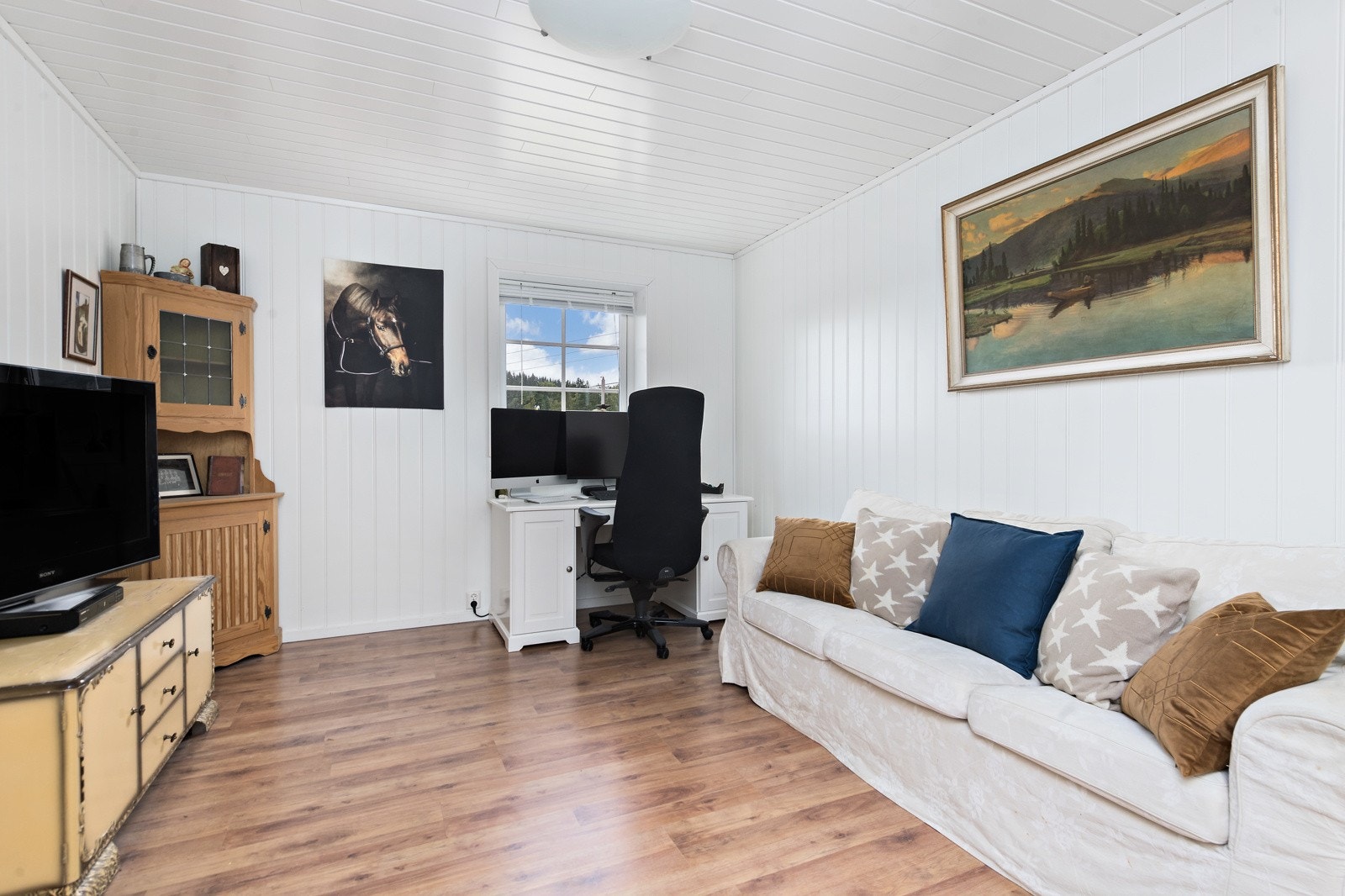 Stue i sokkelleilighet Galleribilde