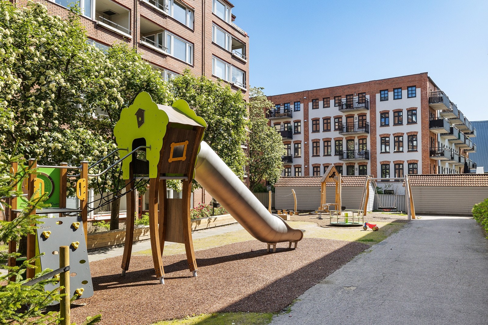 Hyggelige fellesområder med sitteplasser hvor man kan hilse på hyggelige naboer. Galleribilde