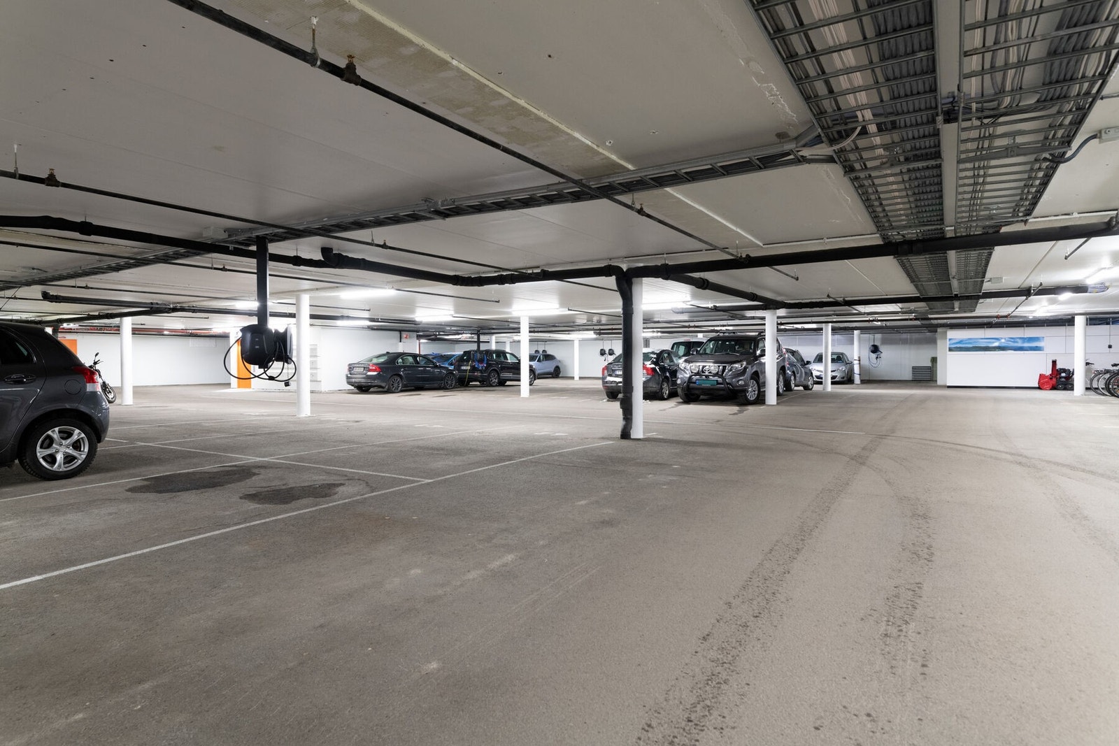 Det medfølger parkeringsplass for 1 bil i felles parkeringskjeller. Galleribilde