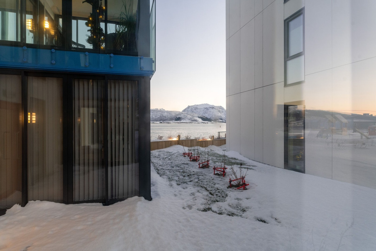 Sjøgløtt fra vinterhagen. Galleribilde