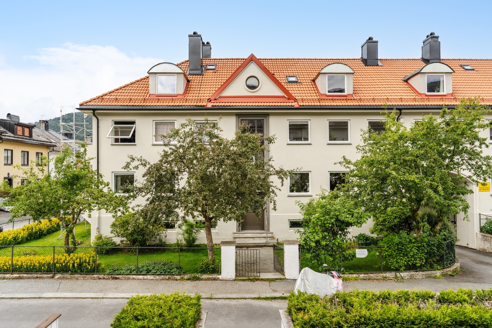 En sjarmerende 3-roms leiligheten, ideelt plassert i et attraktivt område på Landås. Galleribilde