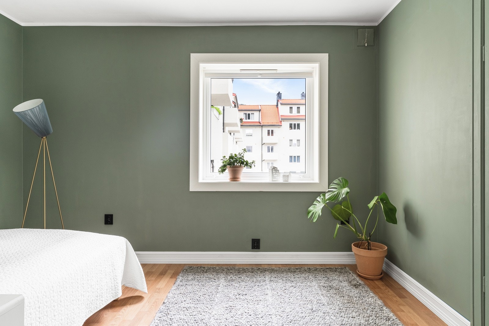 Lyst og romslig med gode innredningsmuligheter. Galleribilde