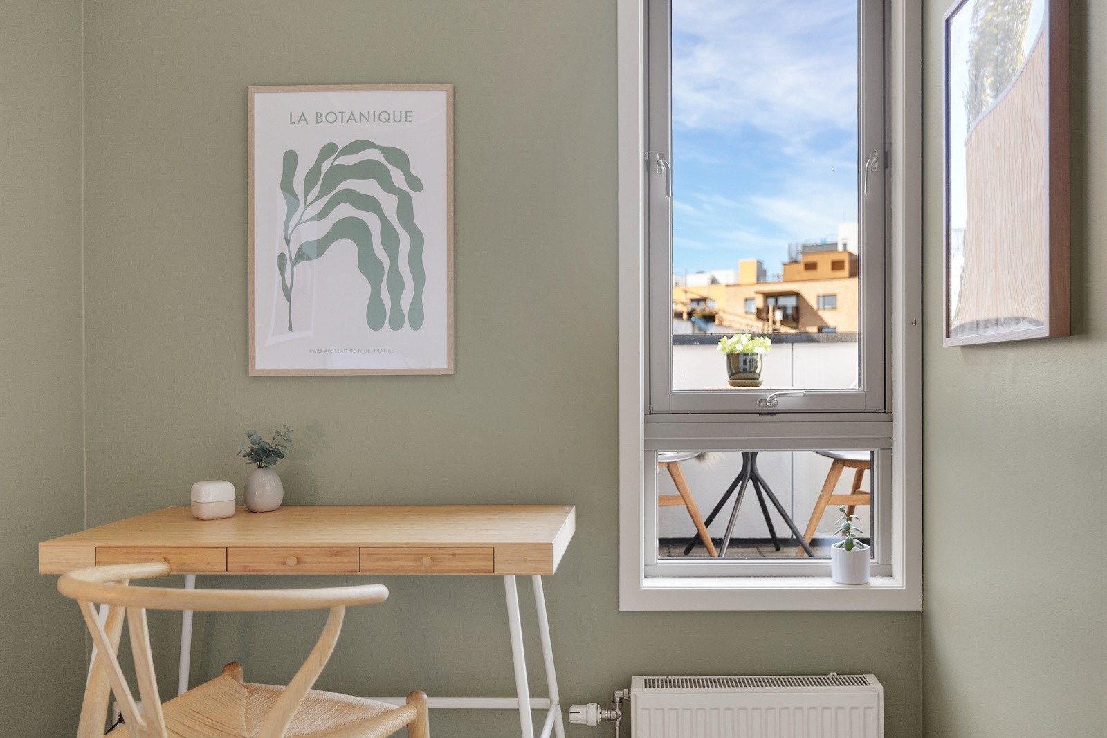 God plass til skrivepult. Galleribilde