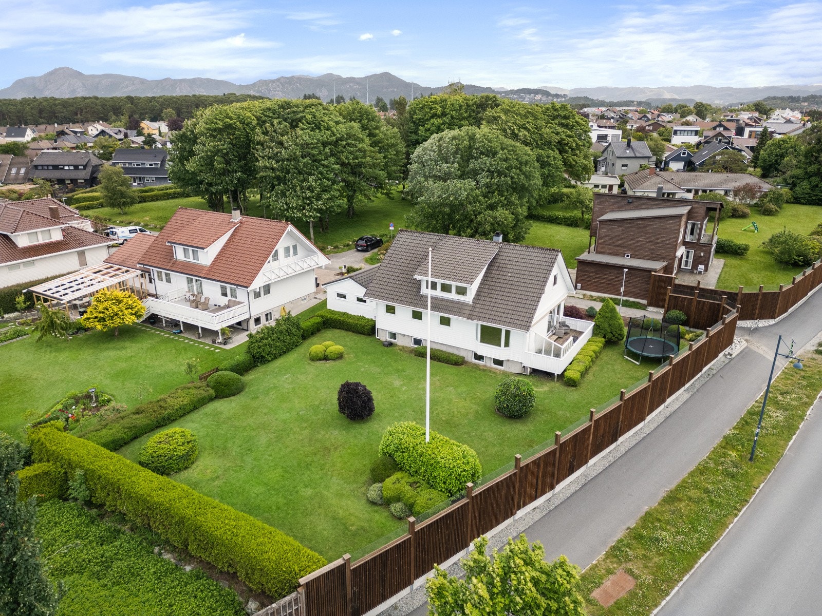 EIE Eiendomsmegling v/ Jr. Partner Håkon Hovland presenterer Jønningshagen 40! Galleribilde