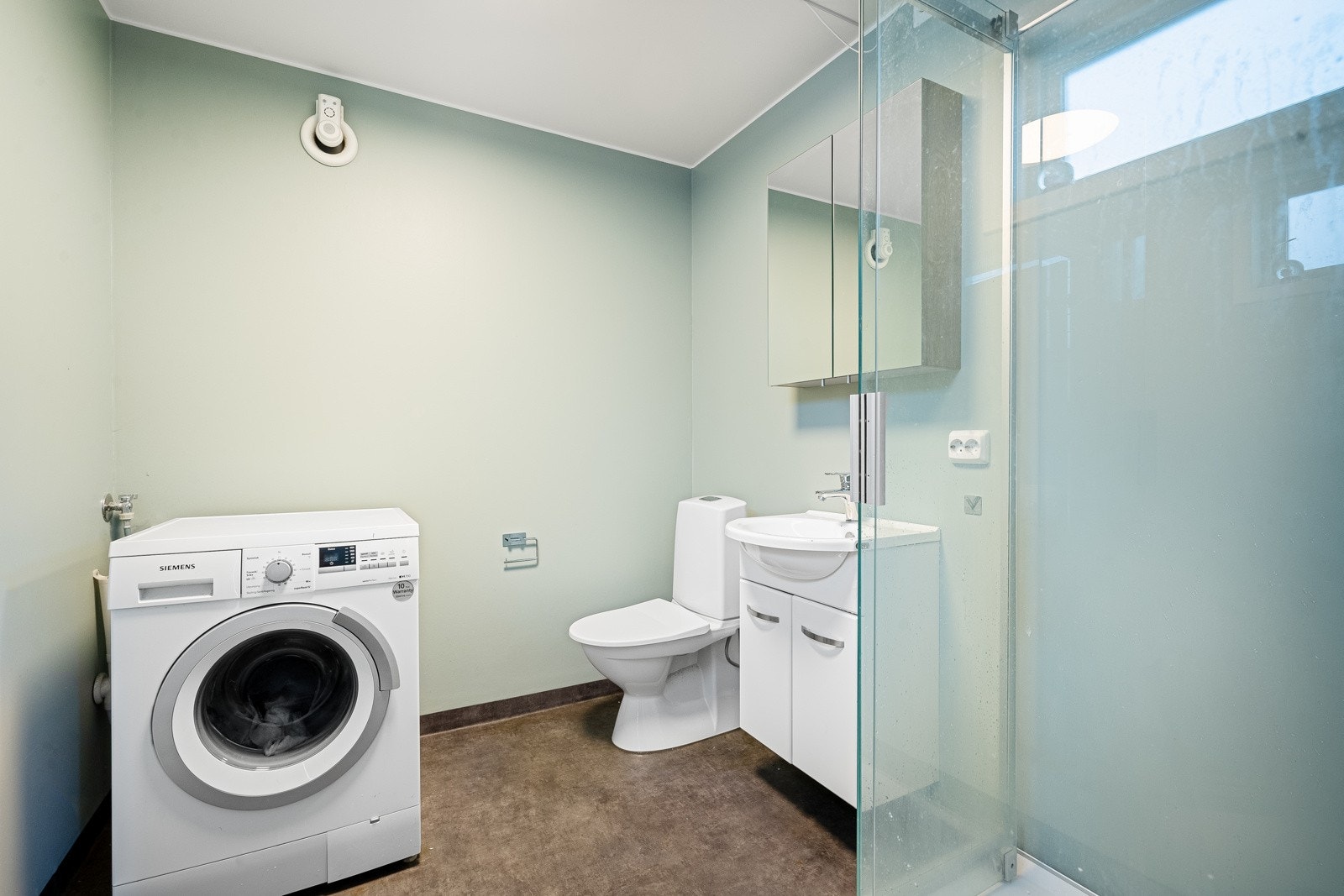 Oppgradert bad fra 2022 i utleid del av kjeller. Galleribilde